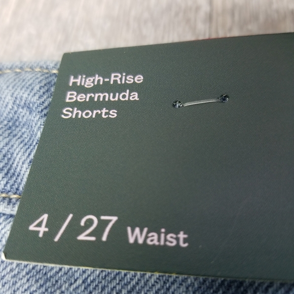 High- Rise Bermuda Shorts - Picture 5 of 10